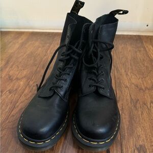Dr Martens Pascal W size 9